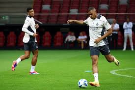 记者：斯卡洛尼将带着大力神杯参加世界杯抽签仪式