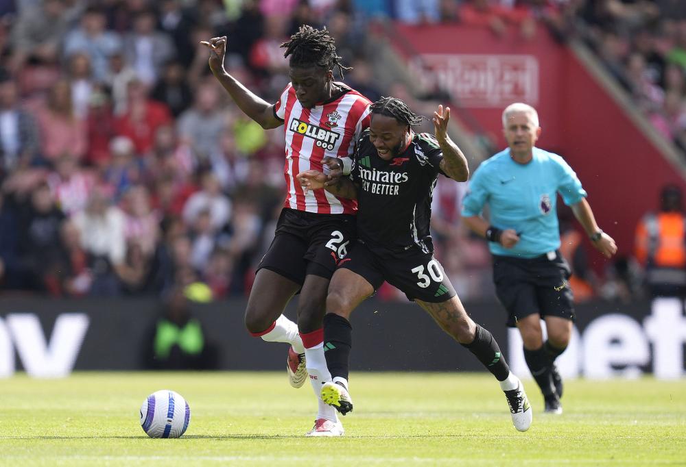 英冠半场：哈里斯破门，埃格利中柱，牛津联1-0伊普斯维奇